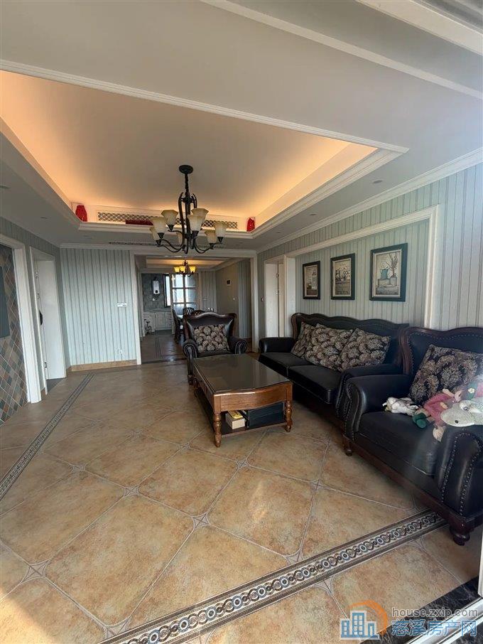 嘉景苑 141平精装 送车位，170万