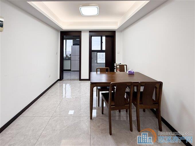 金仕华庭101平155万精装保养好