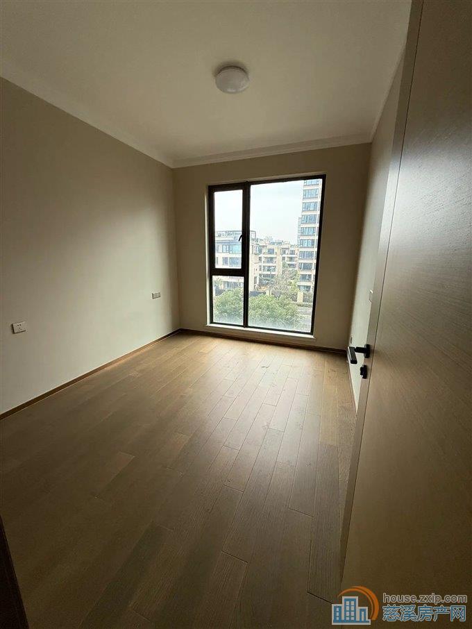 中海湖心半岛，125平230万精装修