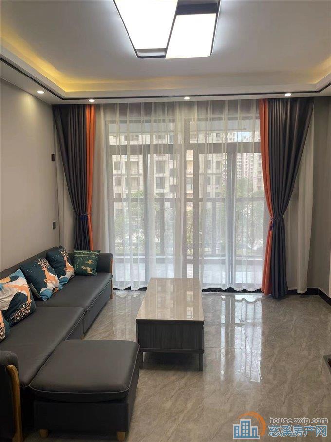 观湖佳苑两室 精装修  2800/月