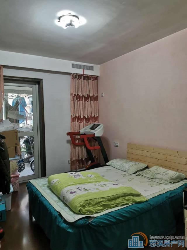 东方明珠恒温楼中间层163.5平180万