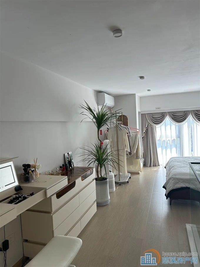 水映天成 复式公寓精装