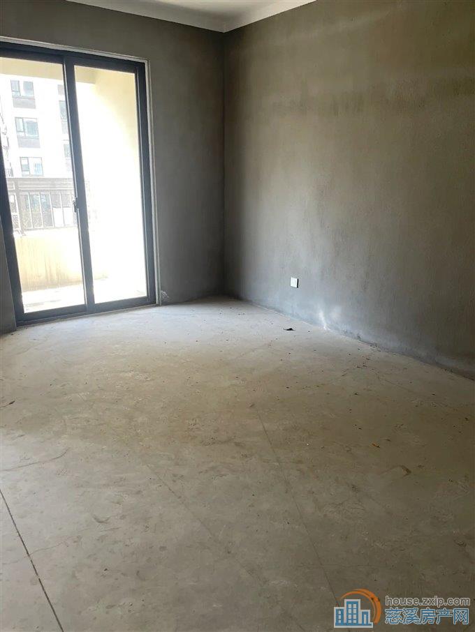 锦尚府143平仅230，满2年带车位。