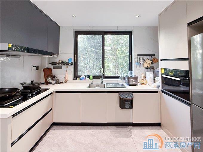 俯院江南北区143平268万三居室