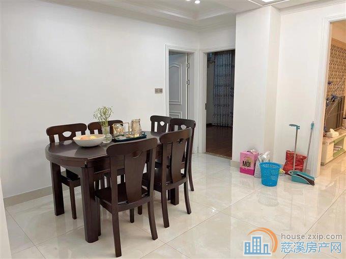 和润公寓 精装 楼层好 有车库另算