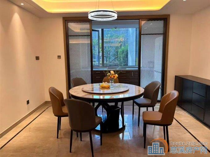 慈澜府东区183自住装修未入住首租带车位