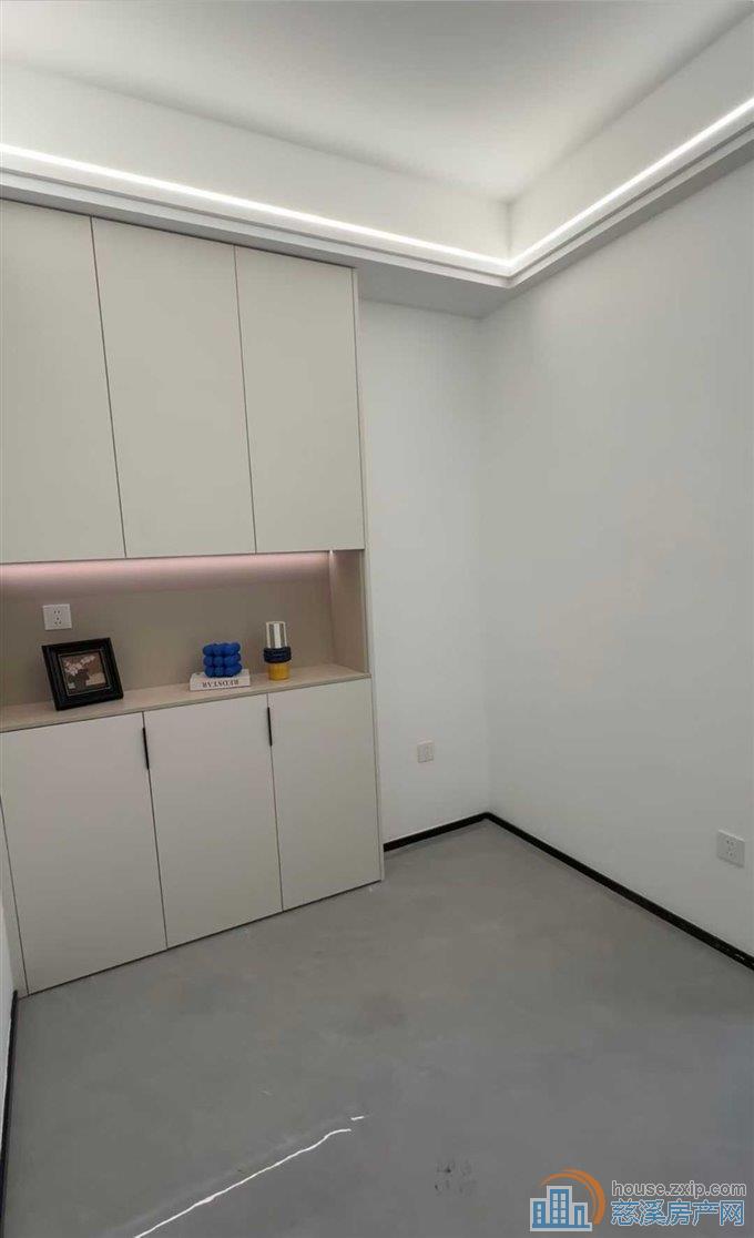 金山新村全新精装修带花园直接房源钥匙在