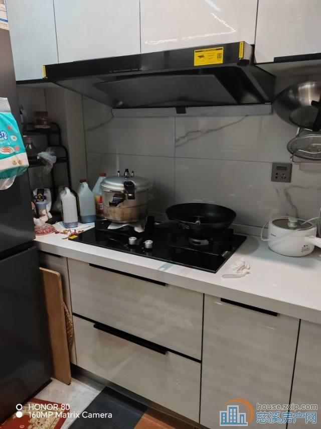 中海湖心半岛101平中间层精195.8万