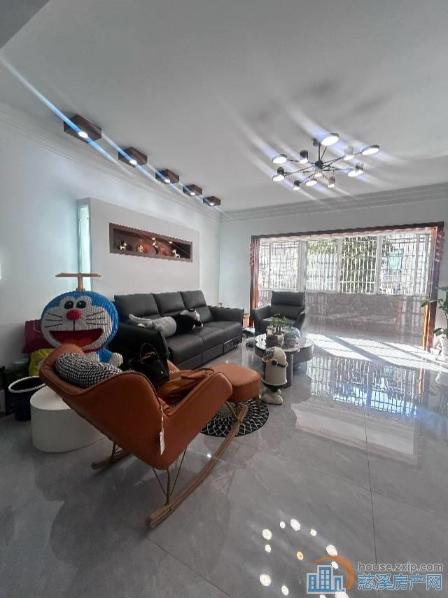 清泰公寓156平稀缺一楼精装带车库满2年