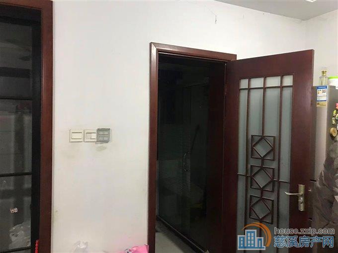 金山三楼73.6平精装送架空层68.8万