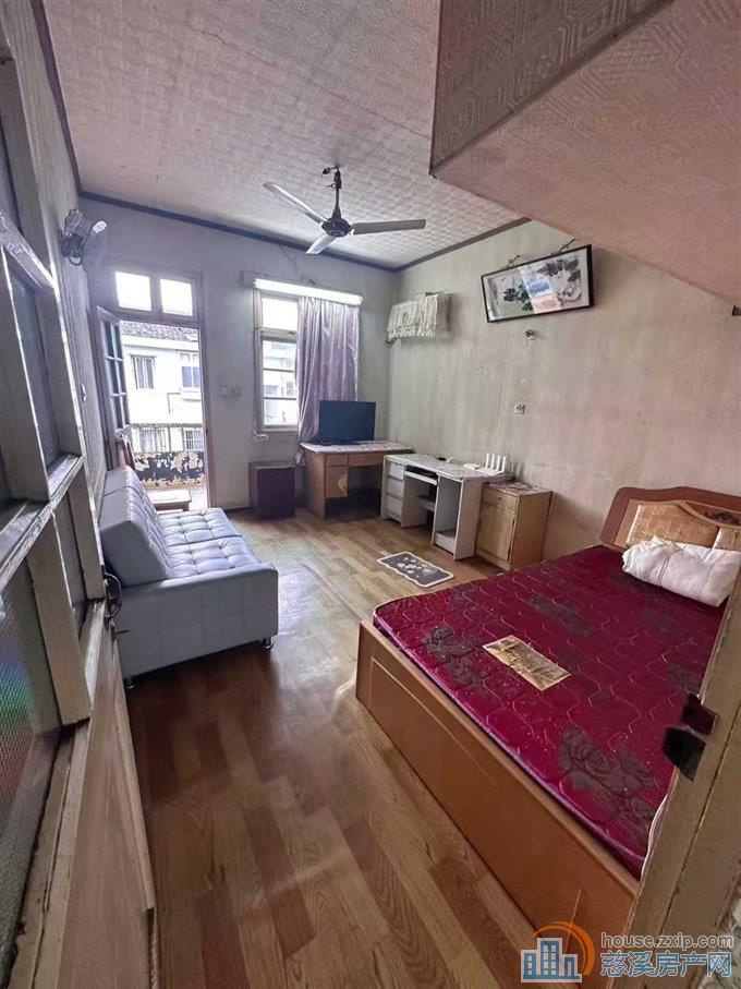 金山西区68.17平+19平储藏间直接钥