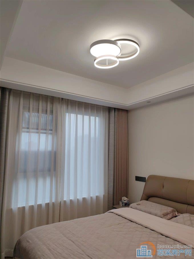 俯院江南北区126平165万精装拎包入住