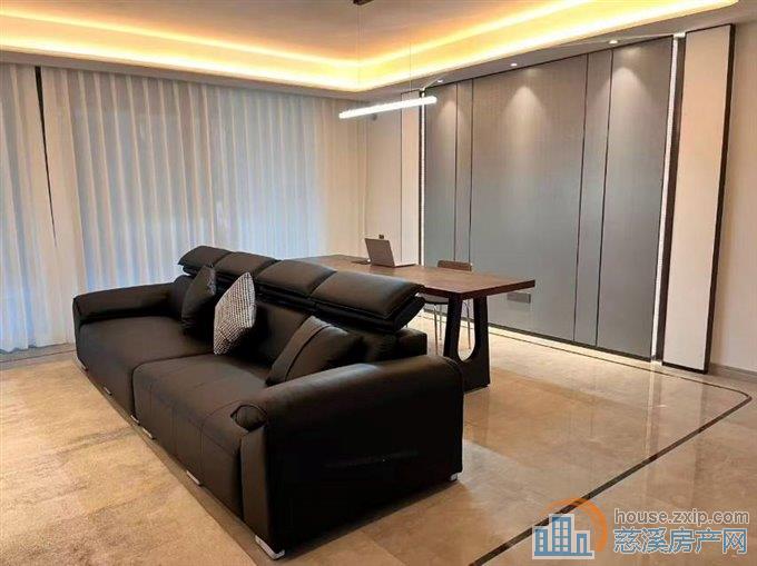 慈澜府东区183自住装修未入住首租带车位