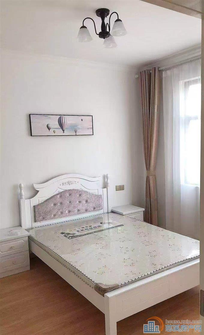 梅林苑   二室一厅   2600/月