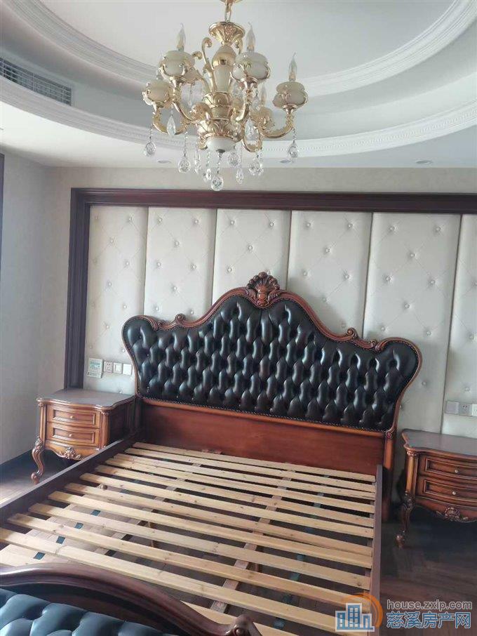 嘉景苑183平豪装+车位储199万