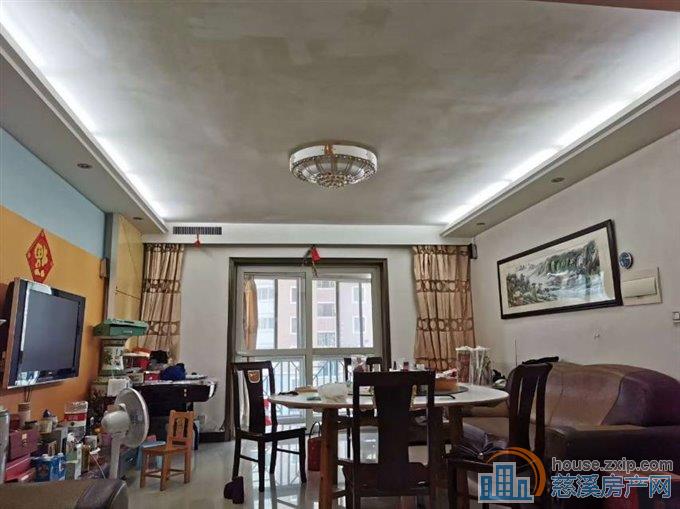 东方明珠恒温楼中间层163.5平180万