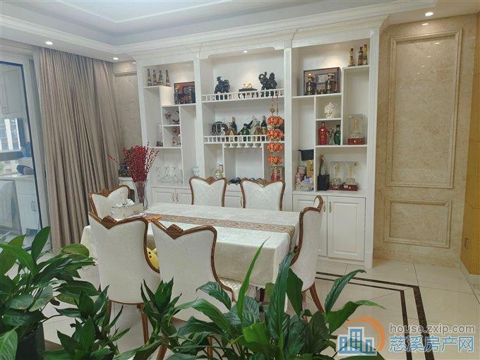 天悦湾花苑 豪装200平方248万中庭位