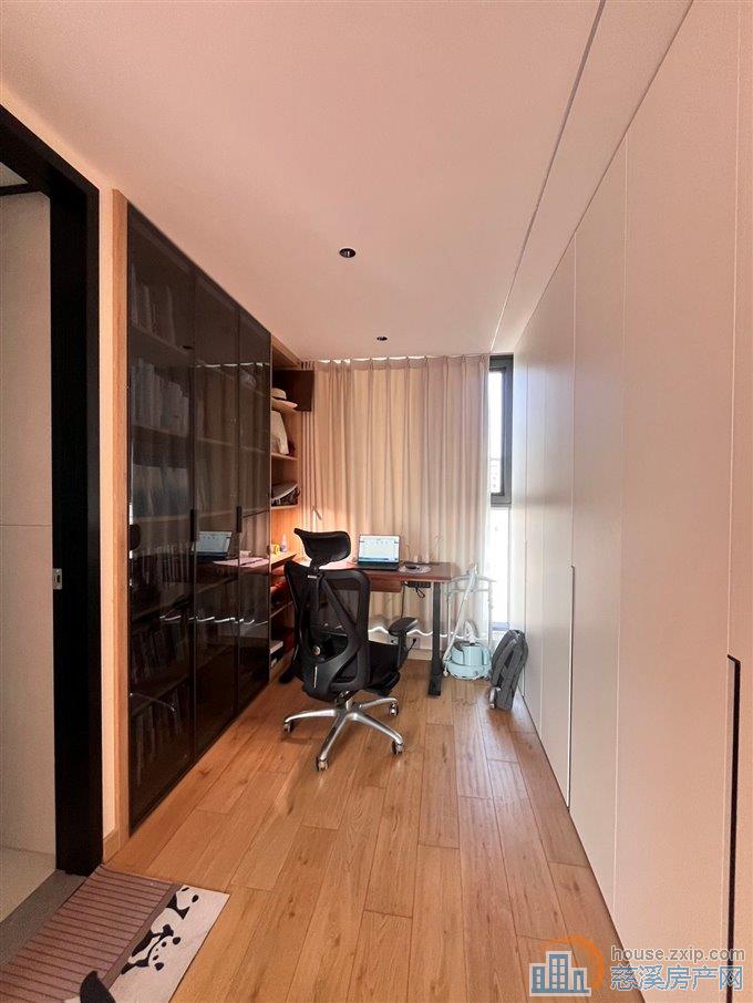 新城河泊蔚里,150平精装修265万