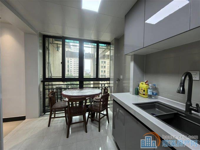 人和家园 精装92平方105万无在读