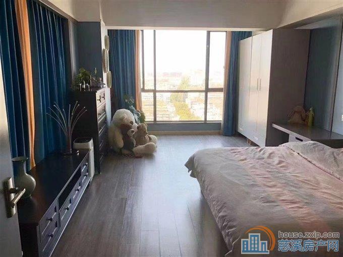 波斯曼中上层大套房70平方豪装1500元