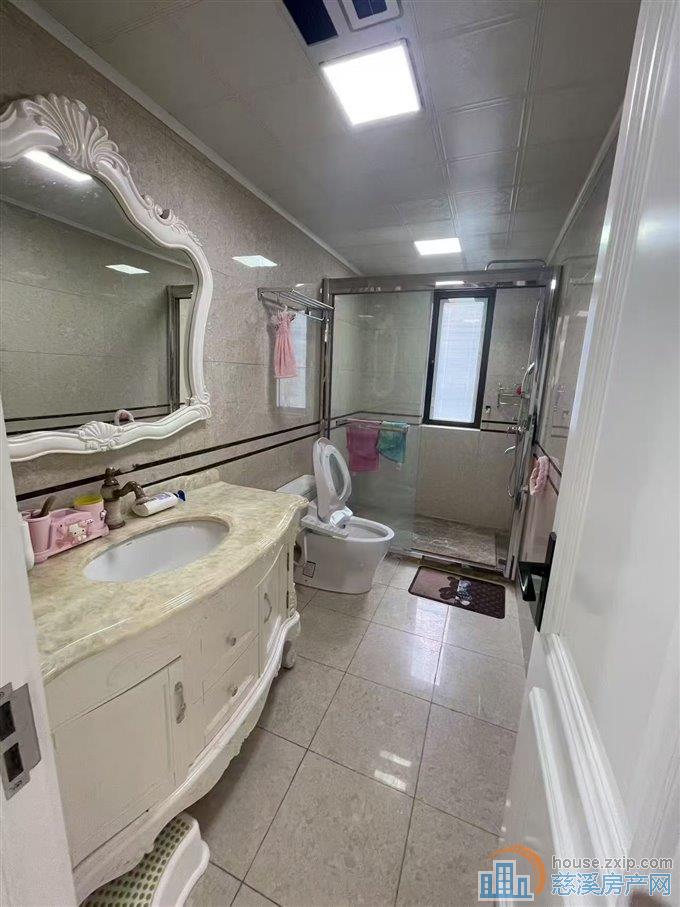 金仕华庭 125平 自住精装 199万