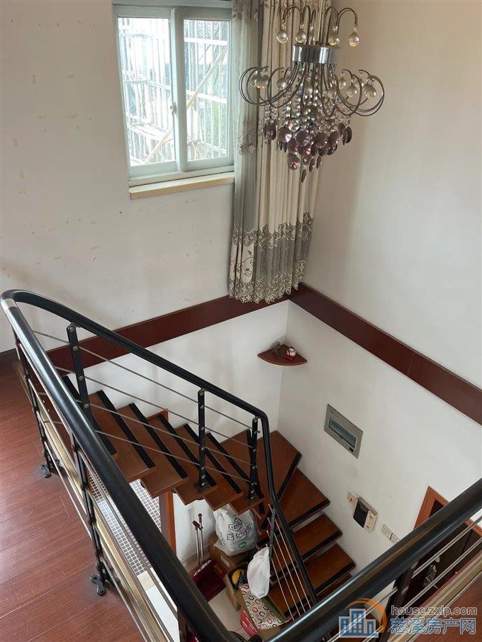 东兴苑 精装复式182平136万前后露台