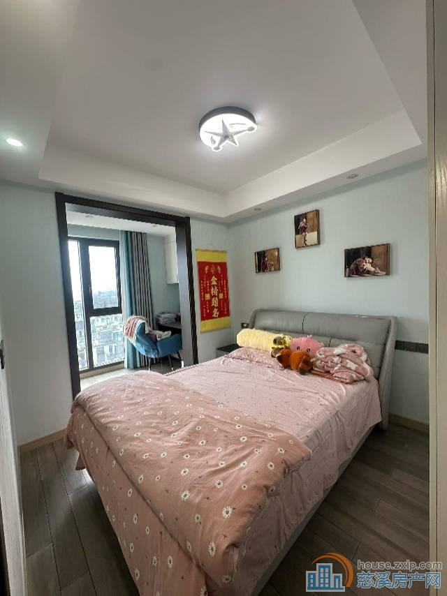 珑玥府凤凰层通地下室精装112平可读书