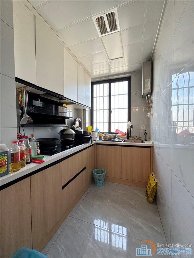 新潮塘107平豪华装修三个房间