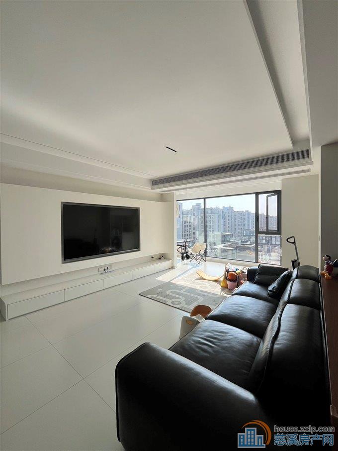 珑玥府143平，豪华装修中上楼层