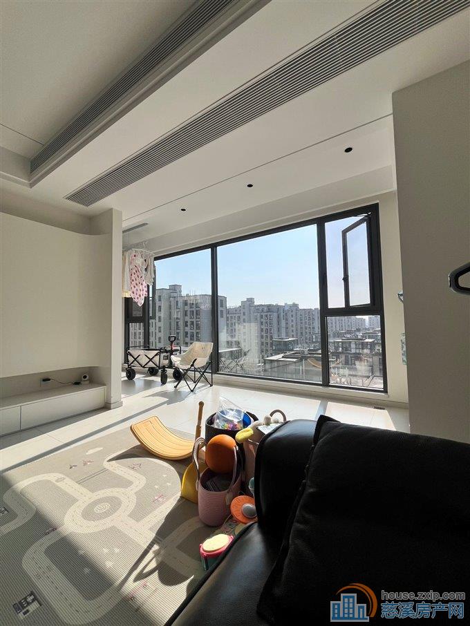 珑玥府143平，豪华装修中上楼层