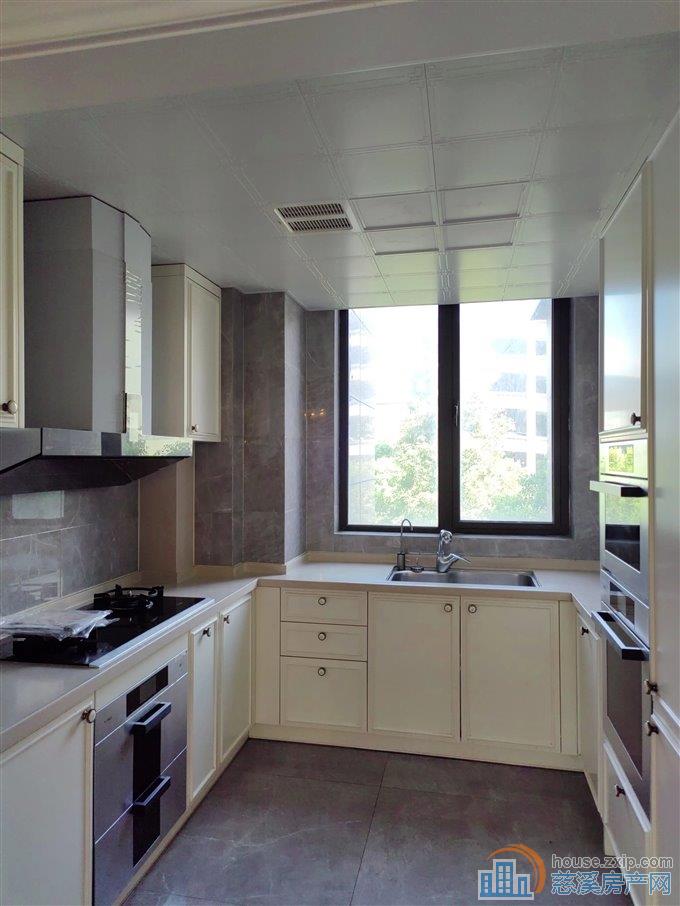 保利天悦湾花苑 精装修 带车位