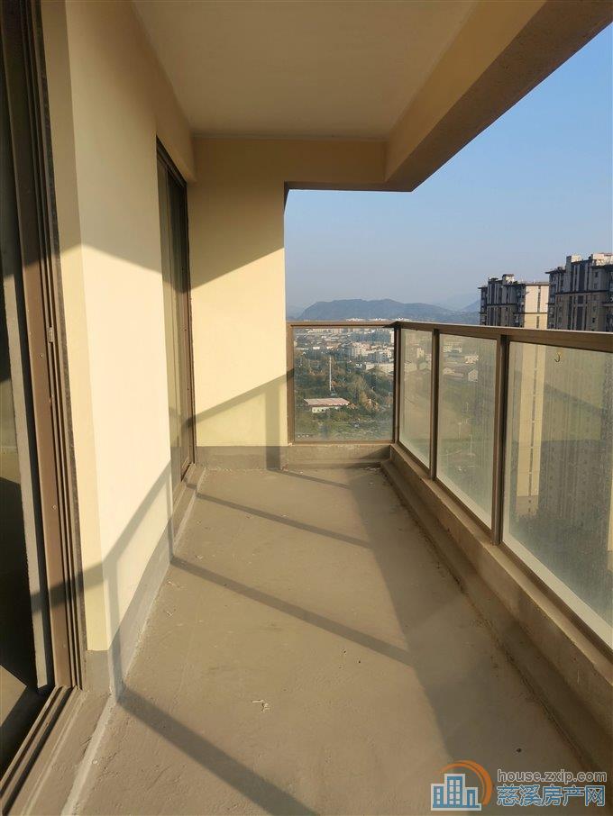 悦华府168平228万带车位