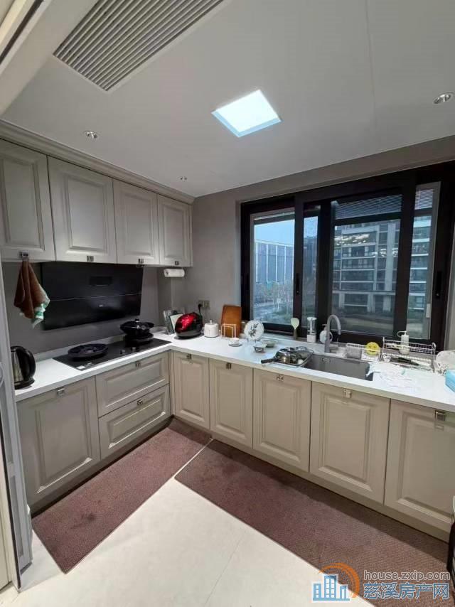 保利俯院江南143.72平豪华装修70万