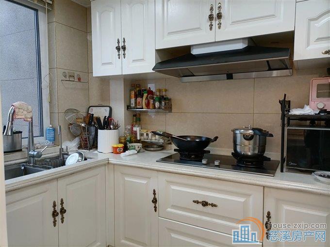 金仕华庭 三室 精装 好楼层189万