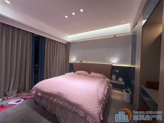 鸣北小区 面积152平黄3间朝南豪装拎包