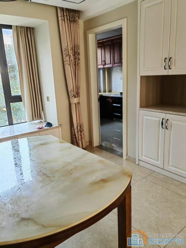 江南大院洋房143平，四房两厅两卫精装