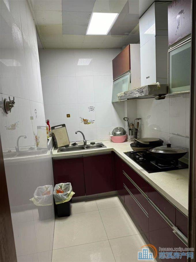 人和家园两室精装修2200直接房源钥匙在