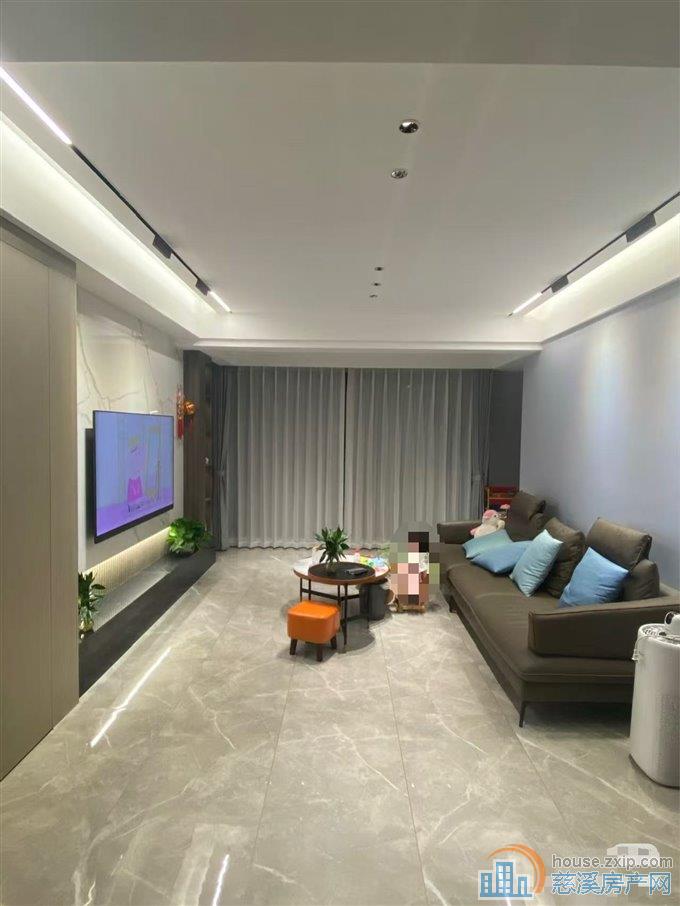 江南大院130平精装三室5000元有车位