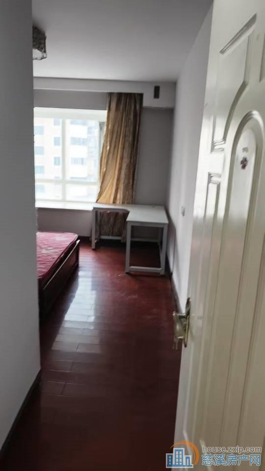 东方明珠136平2室2卫车位2700元直