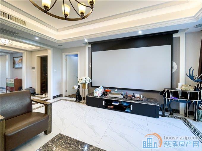 出租绿城诚园196平5800每月