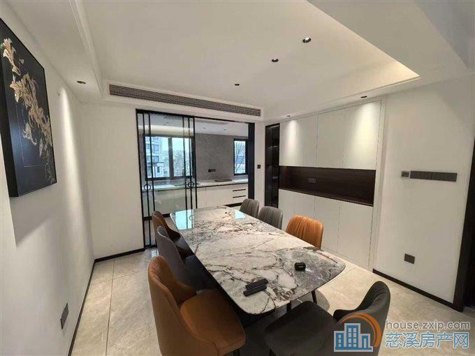 银杏小傎141平方婚装车位172.8万