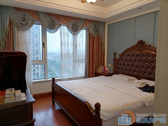 金仕华庭 三室 精装 好楼层189万