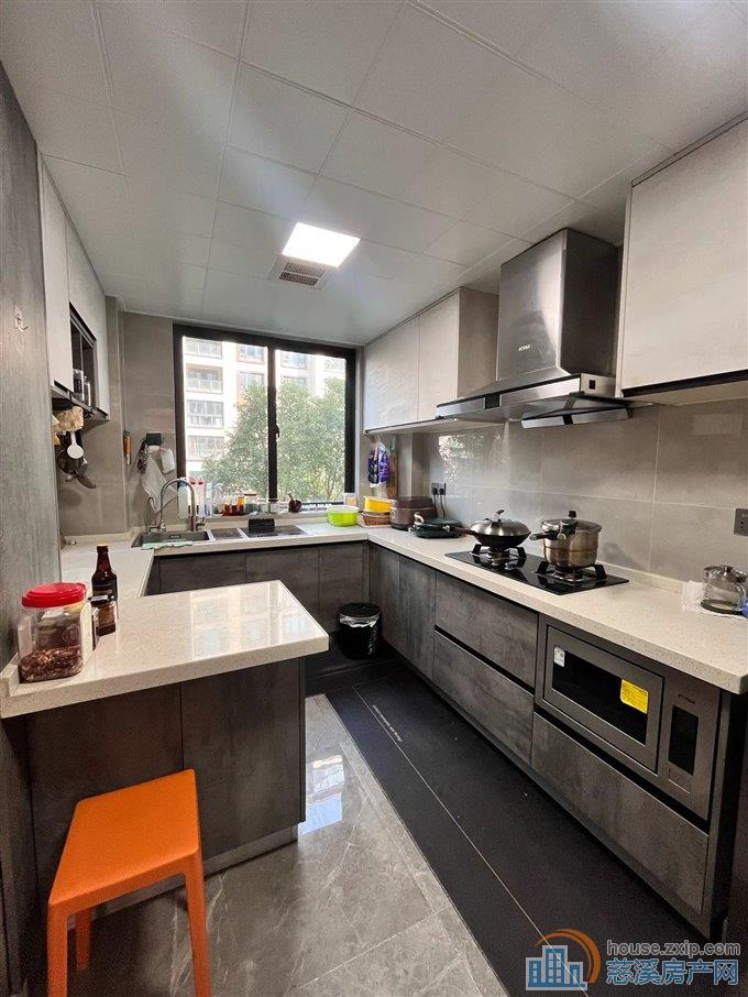 祥生望玥府 精装130平方265万 洋房