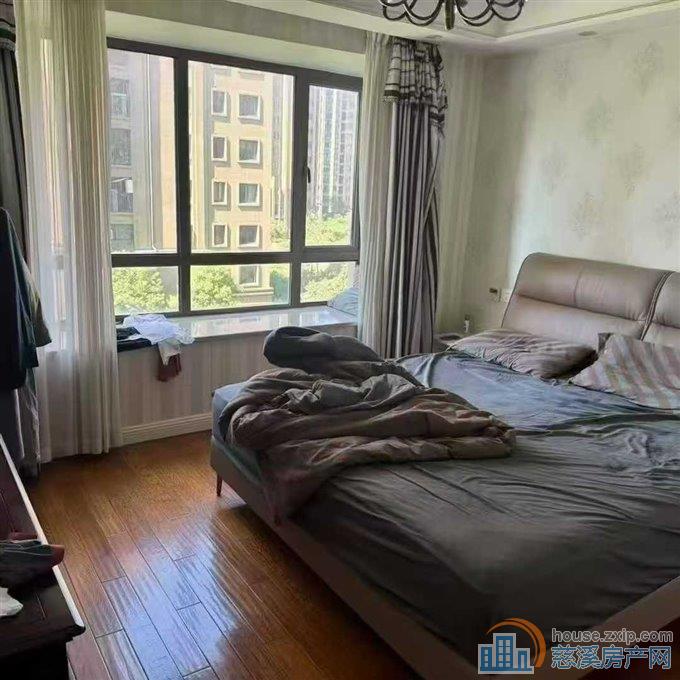 白金湾小区电梯精装修125.8万直接房源