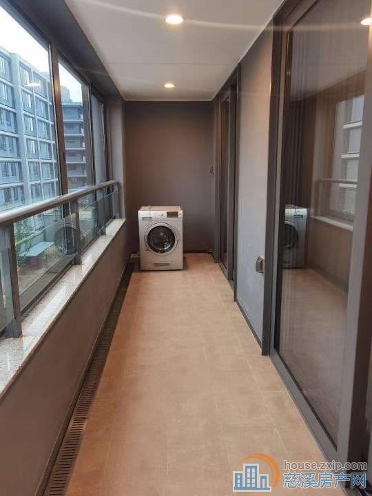 慈澜府一期洋房4楼143平精装修298万