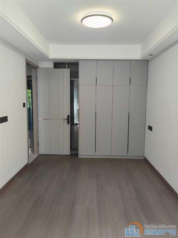 景和家园1楼64.69平+储藏间全新精装