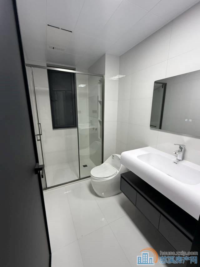 湖樾云著三室二厅两卫自住精装带车位