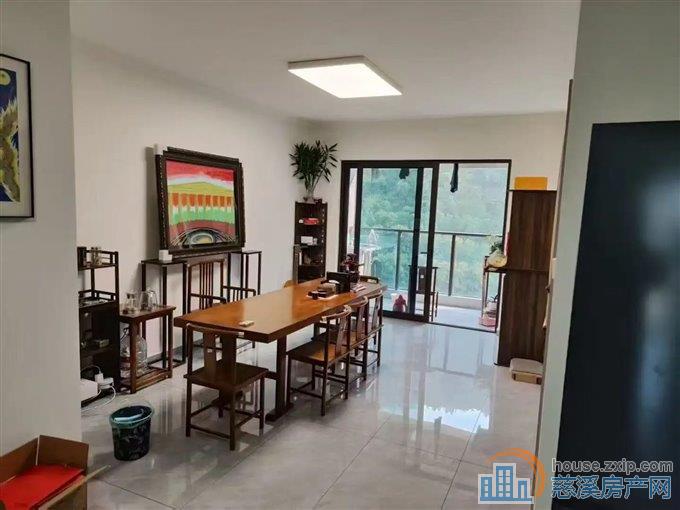 急卖 精装洋房88平102万 阳光书包房