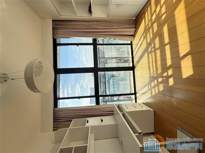 集贤斩中上层152平精装三室3500元 