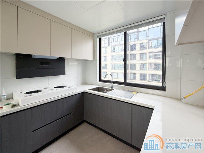 珑玥府178平368万豪装送车位